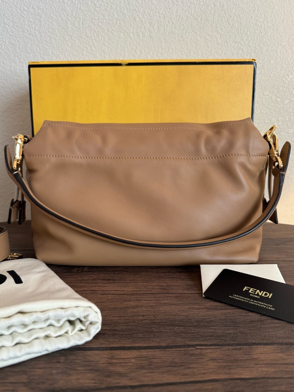 ❌SOLD❌NEW FENDI Baguette Soft Medium Lambskin Leather Bag in Cappuccino - Picture 6 of 9